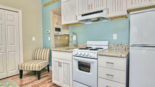 Bungalow Beach Place By Teeming Vacation Rentals