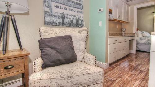 Bungalow Beach Place By Teeming Vacation Rentals