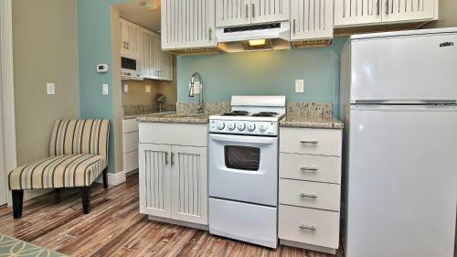 Bungalow Beach Place By Teeming Vacation Rentals