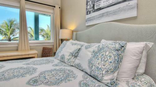 Bungalow Beach Place By Teeming Vacation Rentals