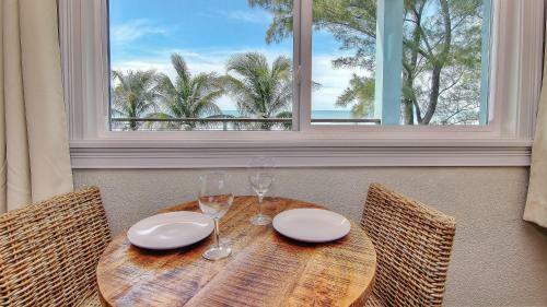 Bungalow Beach Place By Teeming Vacation Rentals