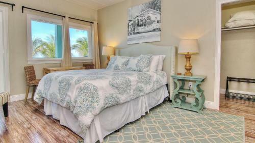 Bungalow Beach Place By Teeming Vacation Rentals
