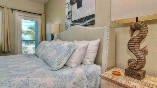 Bungalow Beach Place By Teeming Vacation Rentals