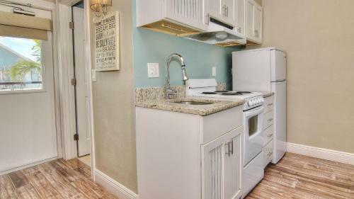 Bungalow Beach Place By Teeming Vacation Rentals