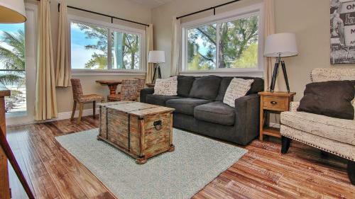 Bungalow Beach Place By Teeming Vacation Rentals