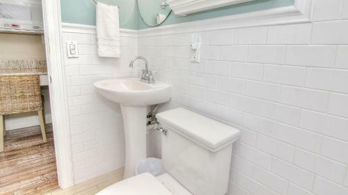 Bungalow Beach Place By Teeming Vacation Rentals