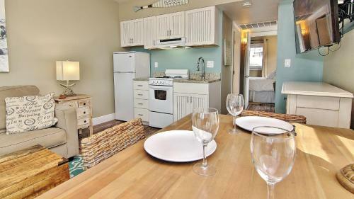 Bungalow Beach Place By Teeming Vacation Rentals