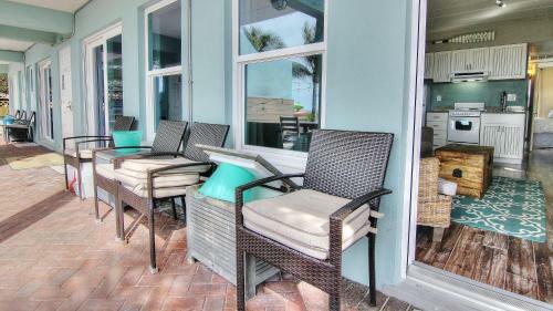 Bungalow Beach Place By Teeming Vacation Rentals