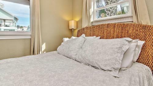 Bungalow Beach Place By Teeming Vacation Rentals