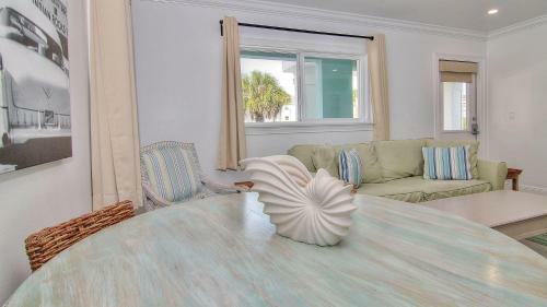 Bungalow Beach Place By Teeming Vacation Rentals