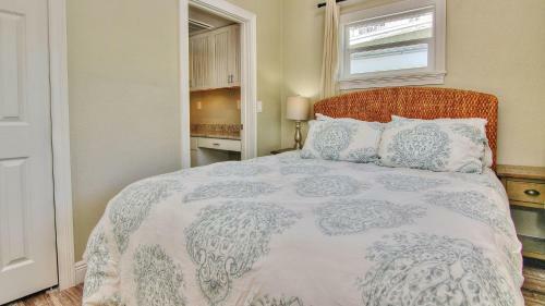 Bungalow Beach Place By Teeming Vacation Rentals