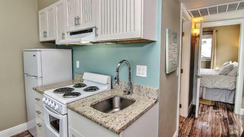 Bungalow Beach Place By Teeming Vacation Rentals