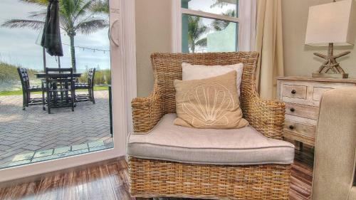 Bungalow Beach Place By Teeming Vacation Rentals