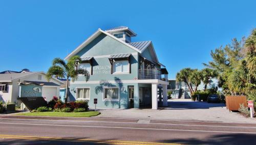 Bungalow Beach Place By Teeming Vacation Rentals