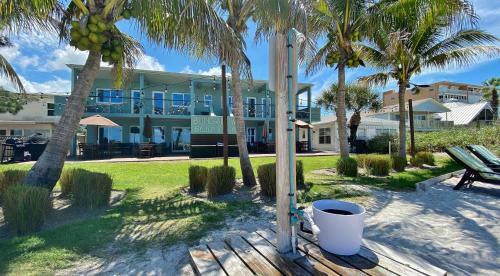 Bungalow Beach Place By Teeming Vacation Rentals