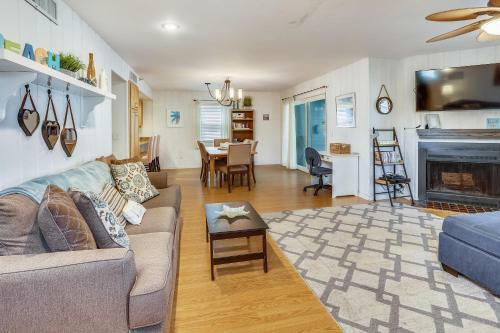 Pelican Pointe Spacious Updated Beachfront With Double Balcony