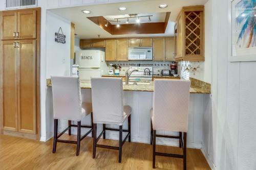 Pelican Pointe Spacious Updated Beachfront With Double Balcony