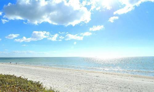 Pelican Pointe Spacious Updated Beachfront With Double Balcony