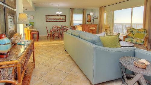 Holiday Villas III By Teeming Vacation Rentals