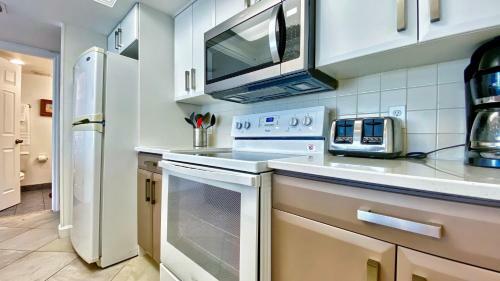 Holiday Villas III By Teeming Vacation Rentals