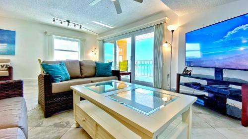 Holiday Villas III By Teeming Vacation Rentals