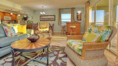 Holiday Villas III By Teeming Vacation Rentals