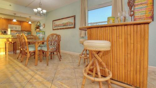 Holiday Villas III By Teeming Vacation Rentals