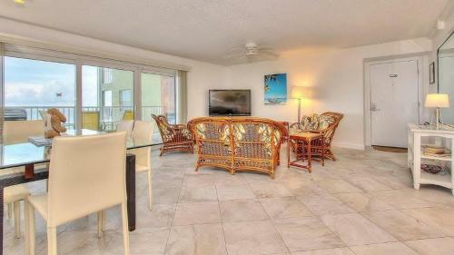 Holiday Villas III By Teeming Vacation Rentals