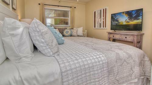 Holiday Villas III By Teeming Vacation Rentals