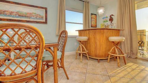 Holiday Villas III By Teeming Vacation Rentals