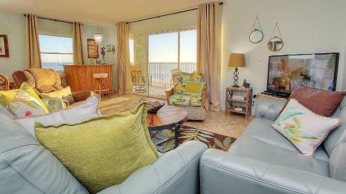Holiday Villas III By Teeming Vacation Rentals