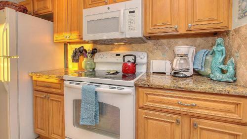Holiday Villas III By Teeming Vacation Rentals