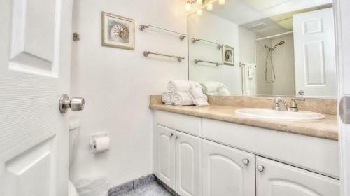 Holiday Villas III By Teeming Vacation Rentals