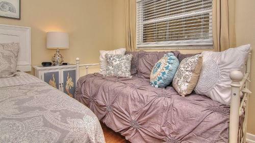 Holiday Villas III By Teeming Vacation Rentals