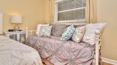 Holiday Villas III By Teeming Vacation Rentals