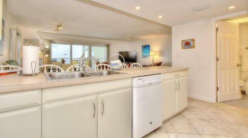 Holiday Villas III By Teeming Vacation Rentals