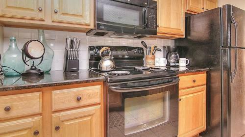 Holiday Villas III By Teeming Vacation Rentals