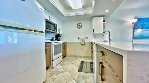 Holiday Villas III By Teeming Vacation Rentals