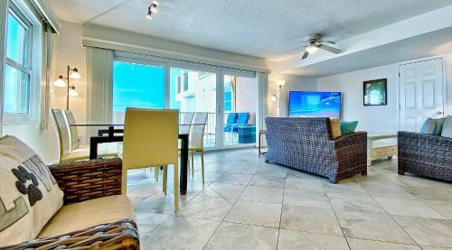 Holiday Villas III By Teeming Vacation Rentals