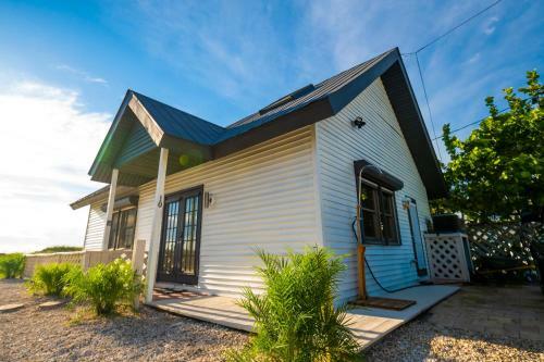 Private Beach Front Cottage- Indian Rocks Beach