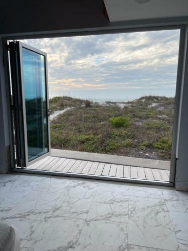 Private Beach Front Cottage- Indian Rocks Beach
