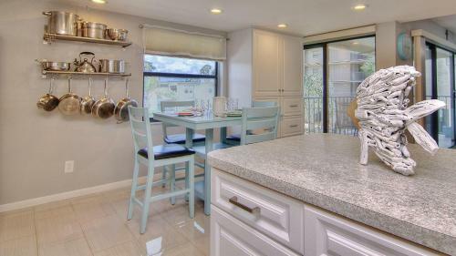 Sea Club By Teeming Vacation Rentals