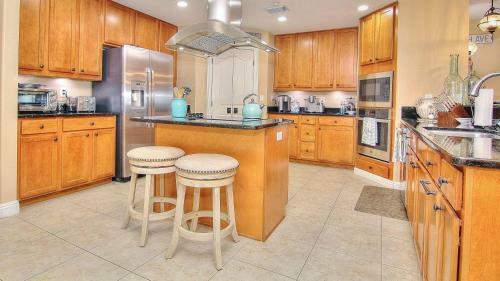 Sun West Palms By Teeming Vacatin Rentals
