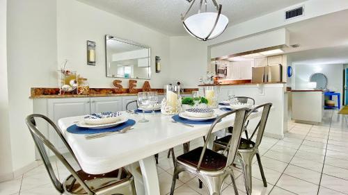Beach Palms By Teeming Vacation Rentals