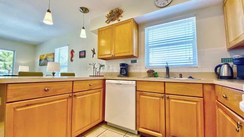 Beachside Villas 204b By Teeming Vacation Rentals