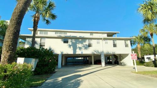 Beachside Villas 204b By Teeming Vacation Rentals