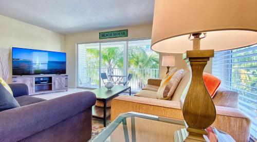 Beachside Villas 204b By Teeming Vacation Rentals
