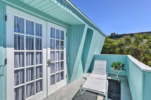 Tropical Waterfront Home Central Location!