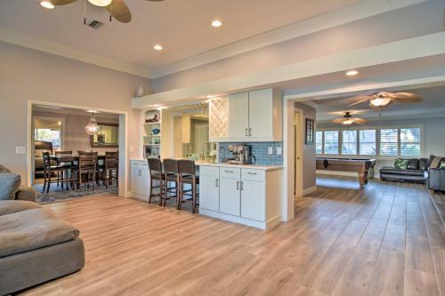 Chic Waterfront House With Pool, Spa And Dock!
