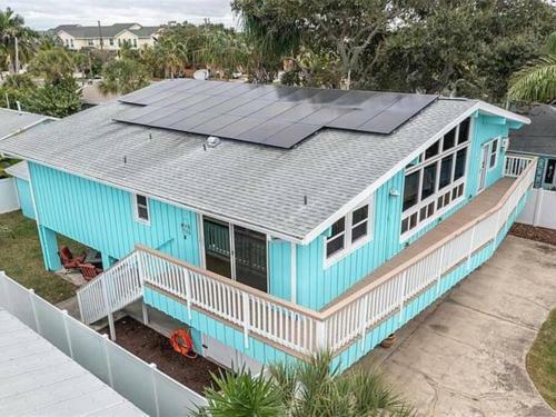 Fully Remodeled Family Beachhouse-walk To Beach.